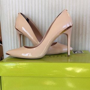 TED BAKER COSSAY NUDE Closed toed pump NWB US 7.5 38 in box